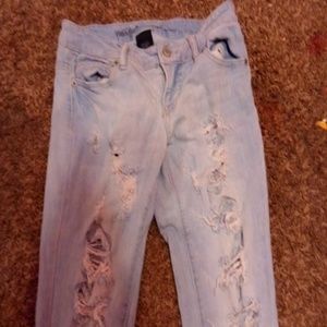 Ripped light blue jeans